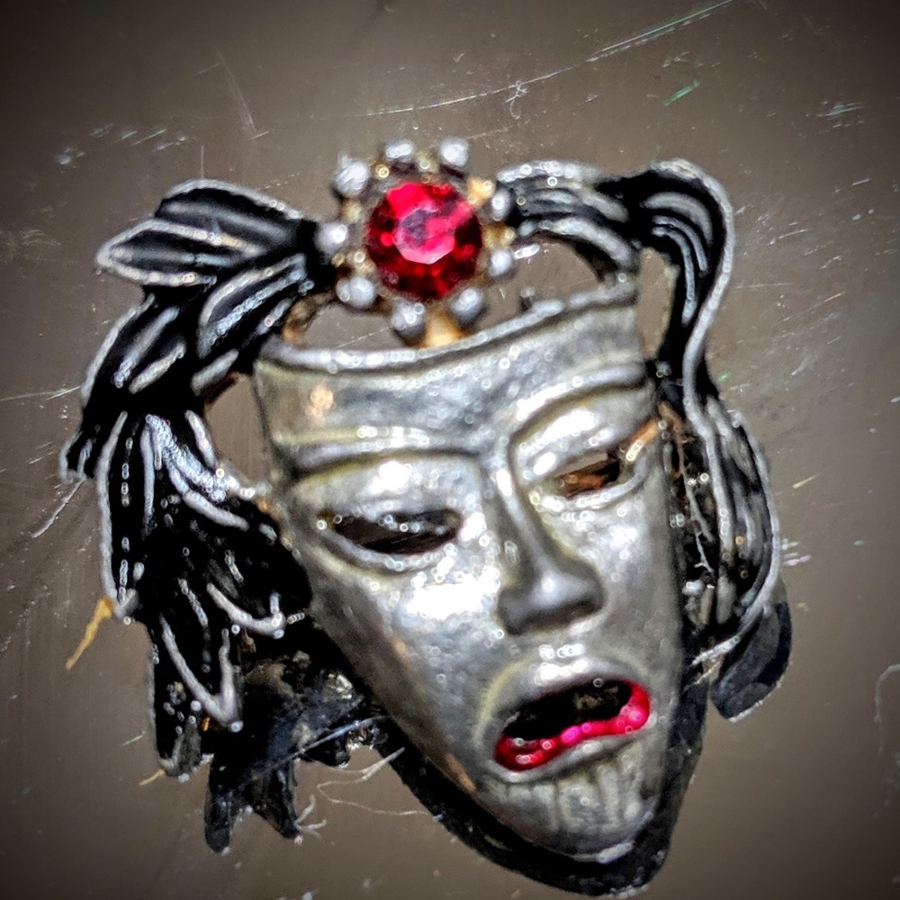 Mask Brooch - Picture 1 of 3